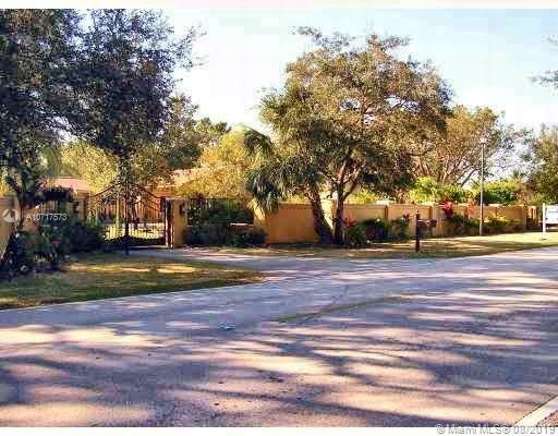 Property Photo: 9450 SW 104 St FL 33176