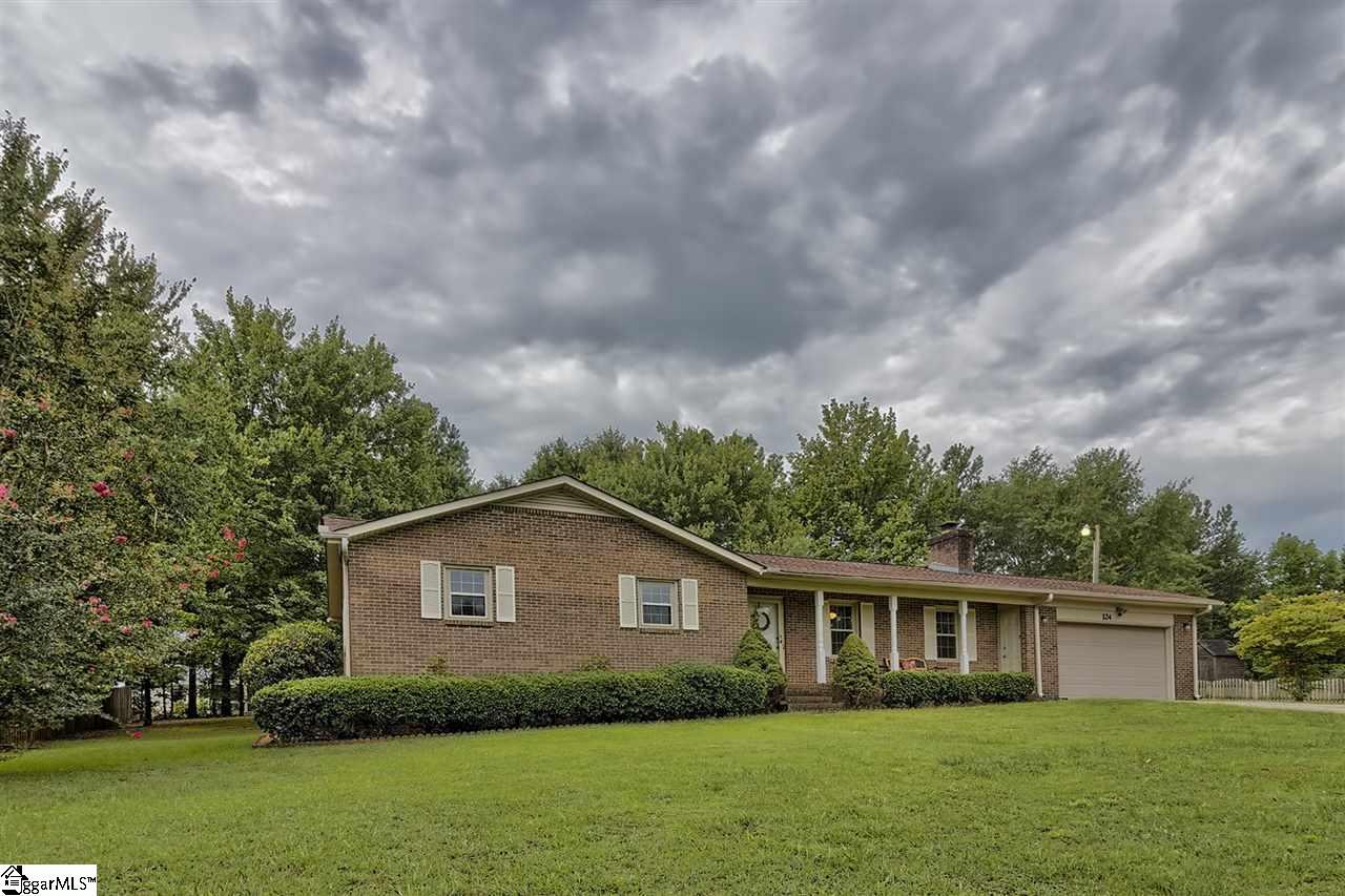 Property Photo: 124 Pine Mountain Drive SC 29640