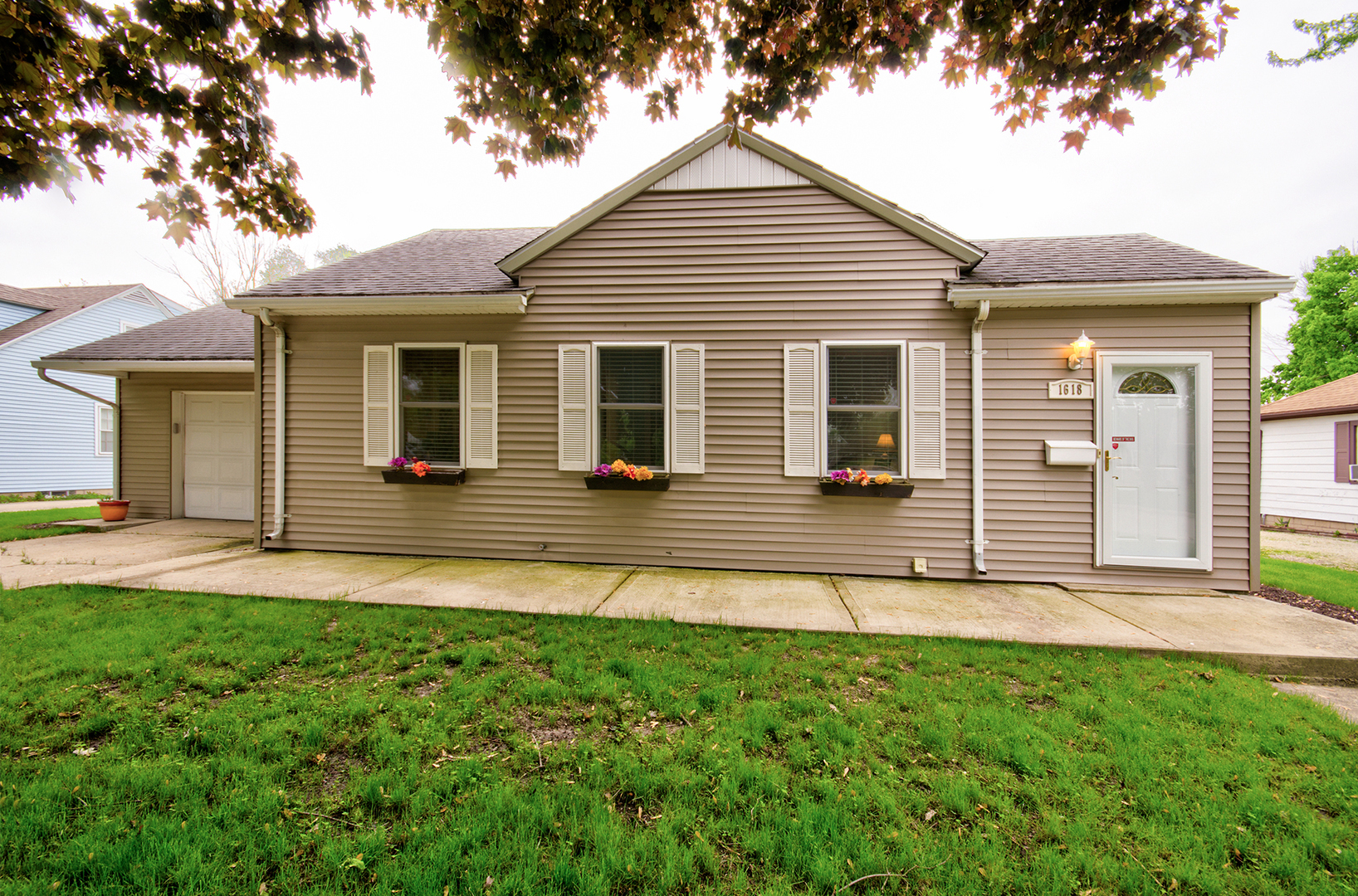 Property Photo:  1618 Marquette Road  IL 60435 