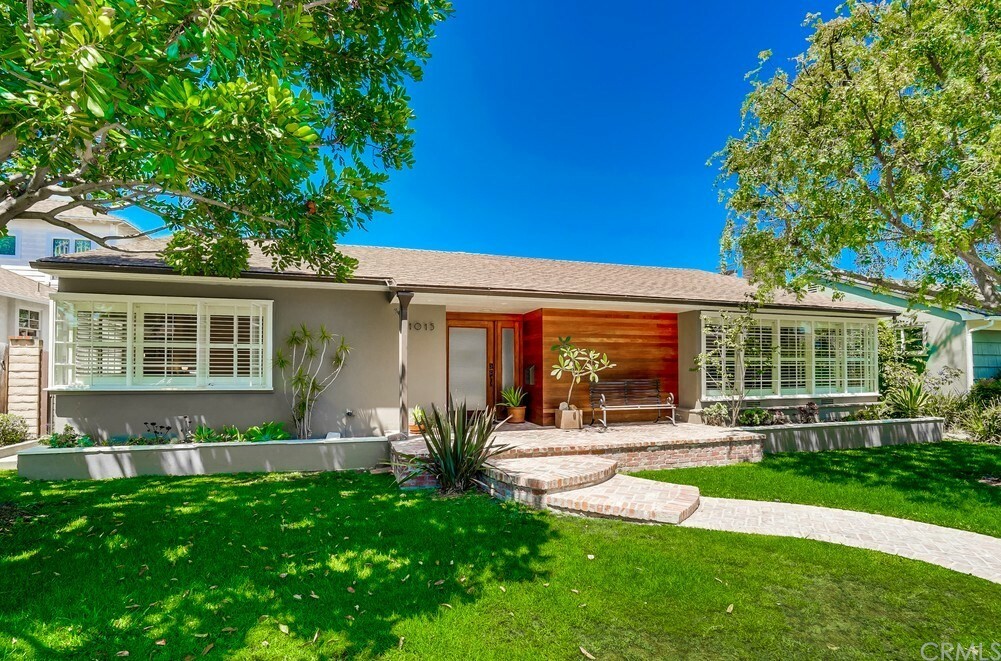 Property Photo:  1015 E Marshall Place  CA 90807 