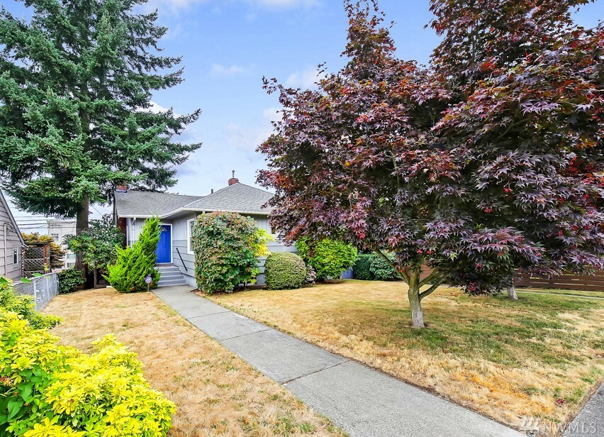 Property Photo:  4833 42nd Ave SW  WA 98116 