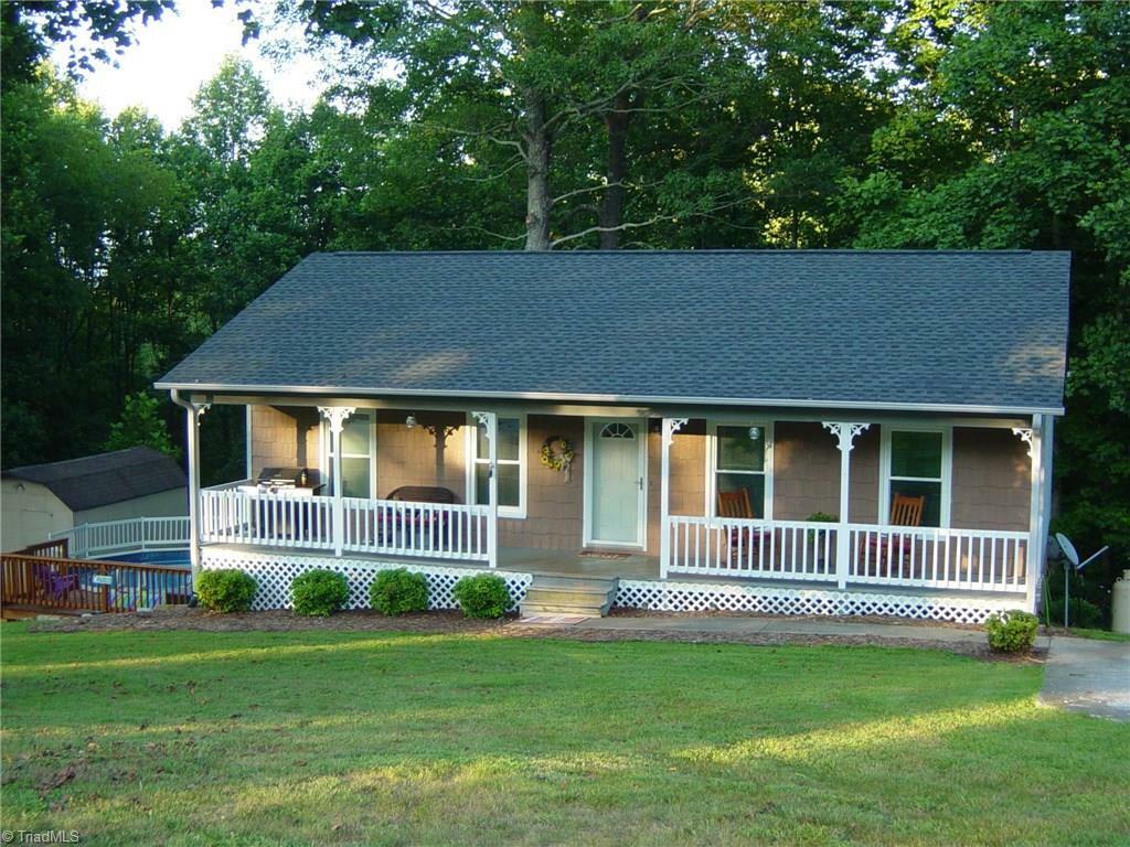 Property Photo:  318 Grand Street  NC 28651 