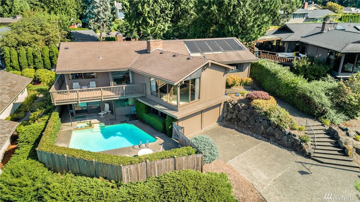 Property Photo: 5802 111th Ave SE WA 98006