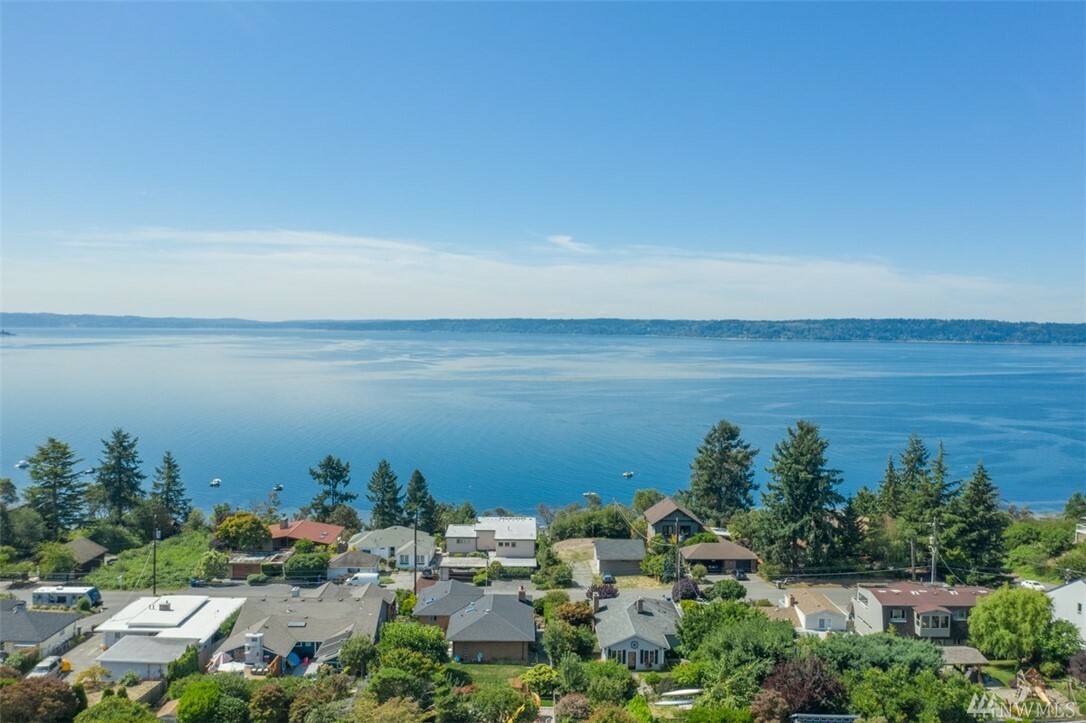 Property Photo:  12138 Marine View Dr SW  WA 98146 