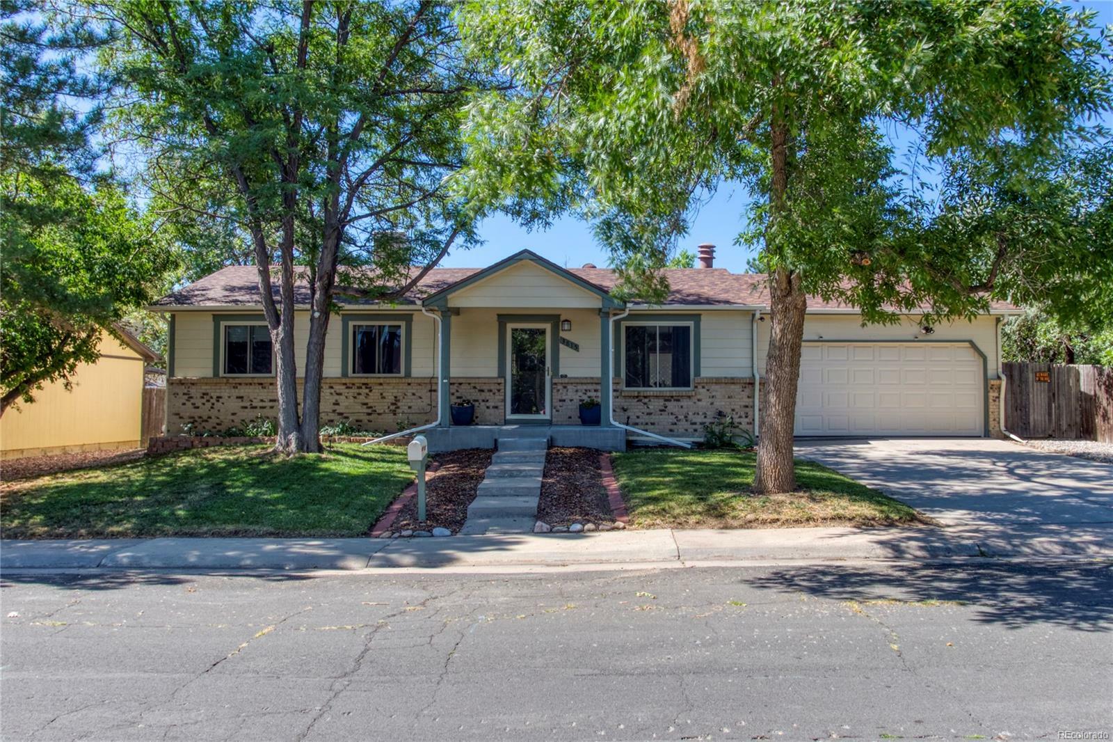 Property Photo:  3815 S Pitkin Circle  CO 80013 