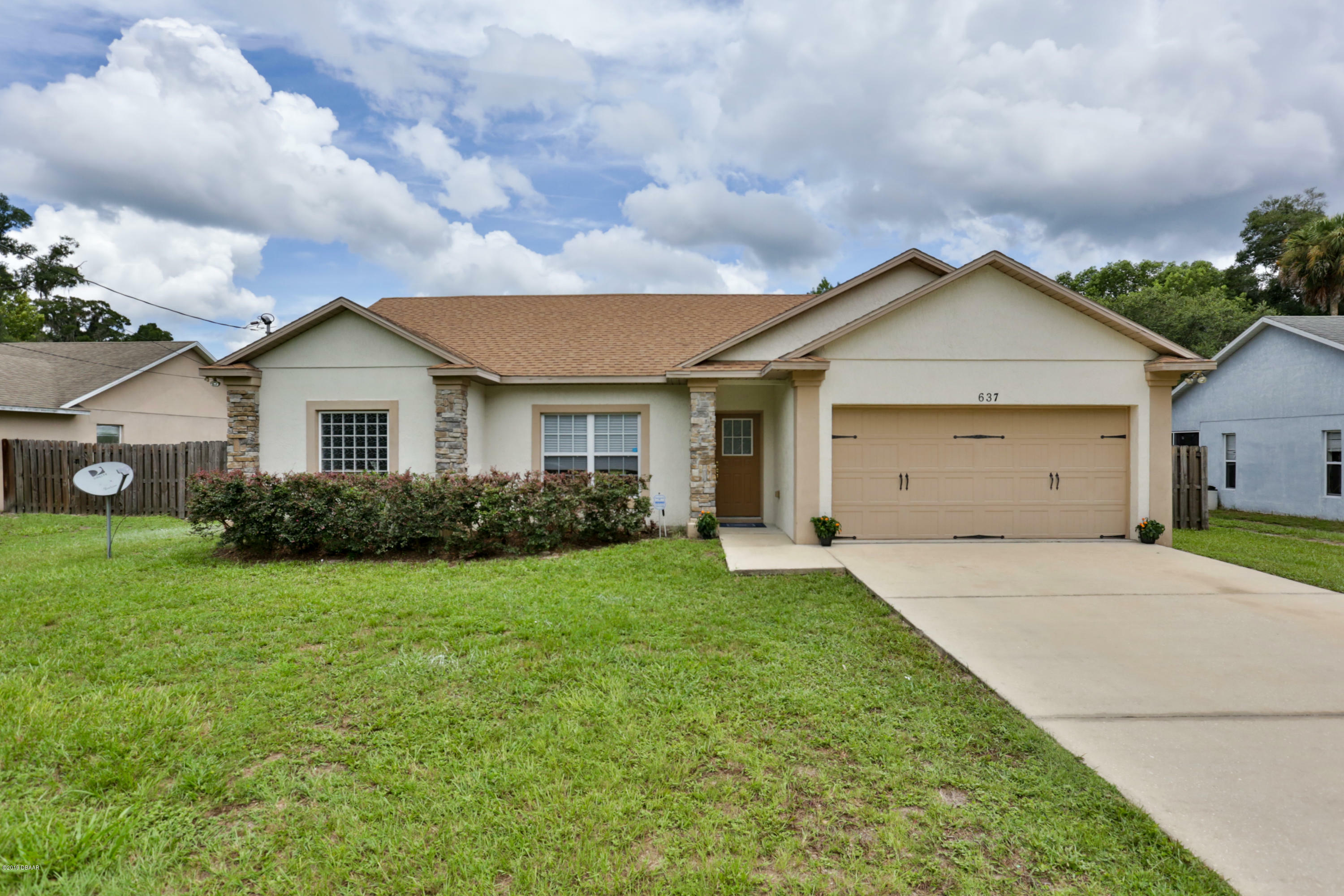 Property Photo:  637 Cass Street  FL 32720 