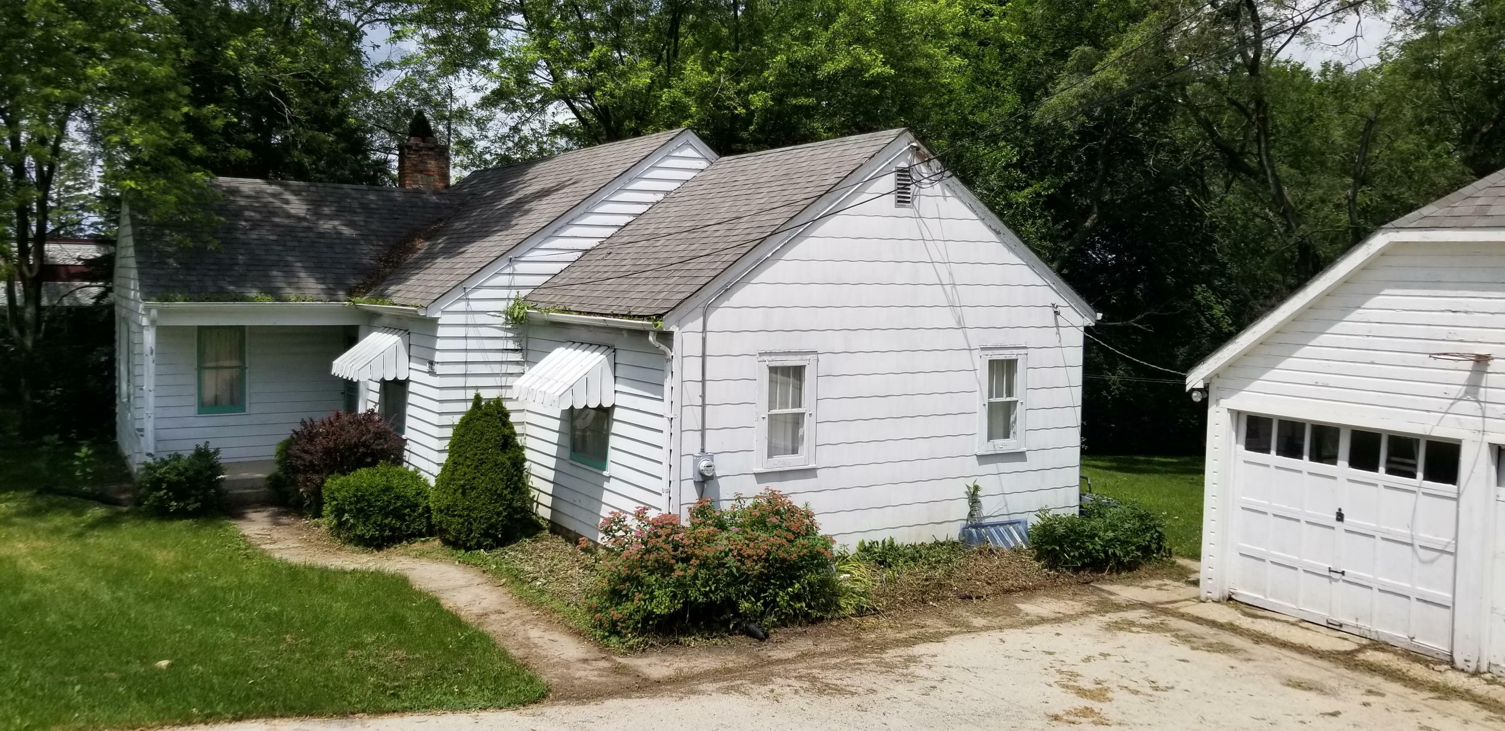 Property Photo:  1806 E Main St  WI 53186 