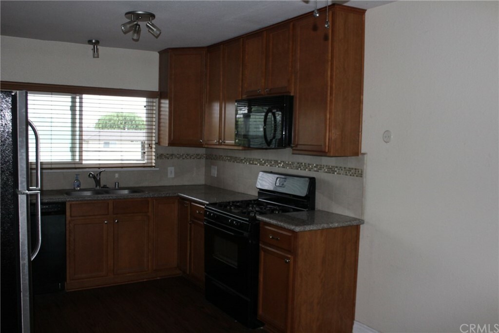 Property Photo:  1850 W Greenleaf Avenue K  CA 92801 