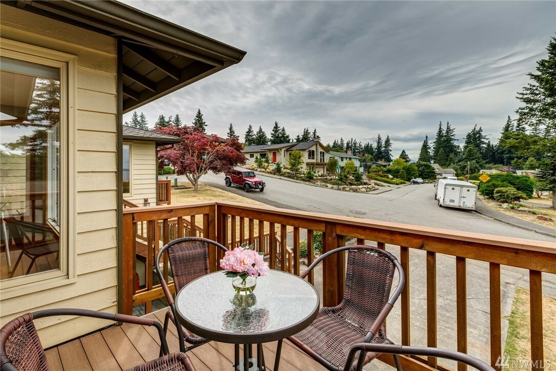 Property Photo:  1807 4th St  WA 98225 