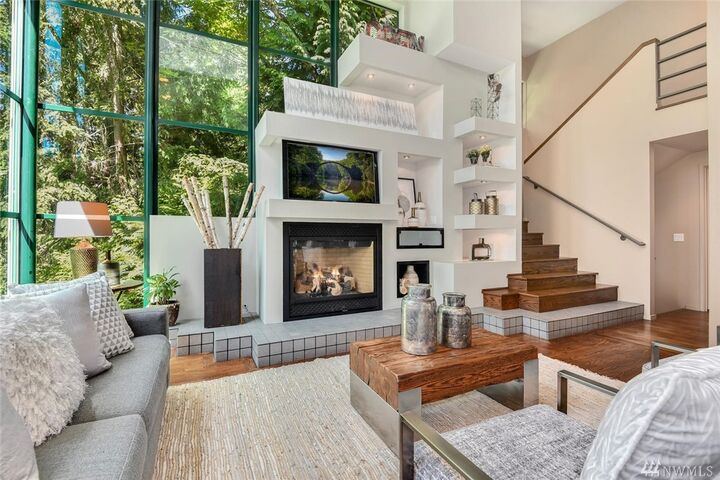 Property Photo:  642 32nd Ave E  WA 98112 