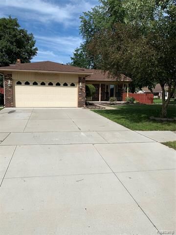Property Photo: 21608 Tulipwood Street MI 48183
