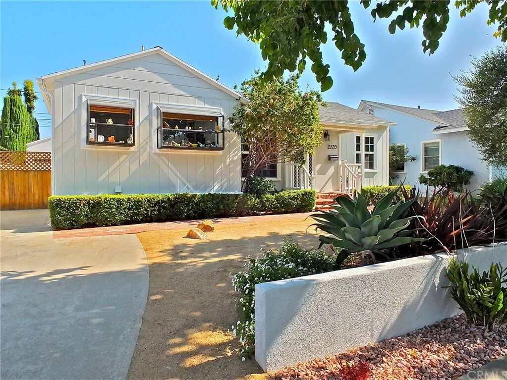 Property Photo:  2839 Loomis Street  CA 90712 