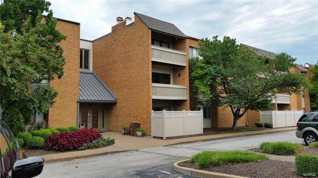 Property Photo:  950 East Rue De La Banque 301   63141 
