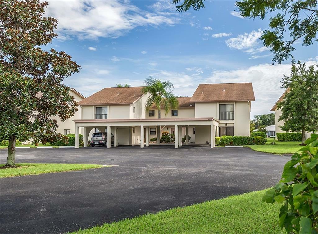 Property Photo: 1727 Lake Place 1727-D FL 34293