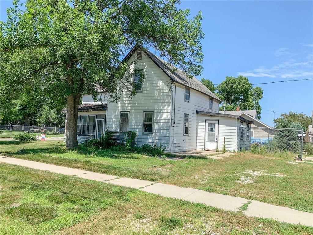 Property Photo:  525 SE 7th Street  IA 50309 