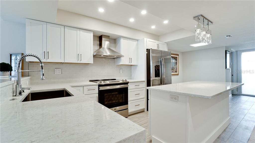 Property Photo: 2600 Gulf Drive N 25 FL 34217