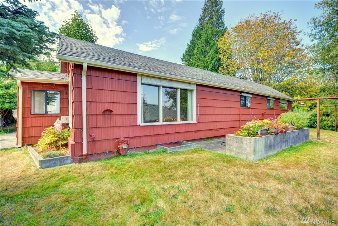 Property Photo:  1033 Temple Drive  WA 98201 