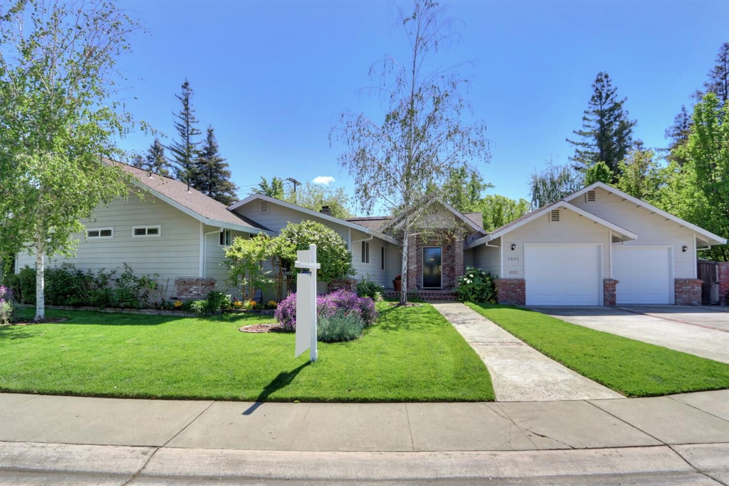 Property Photo: 2800 Huntington Road CA 95864