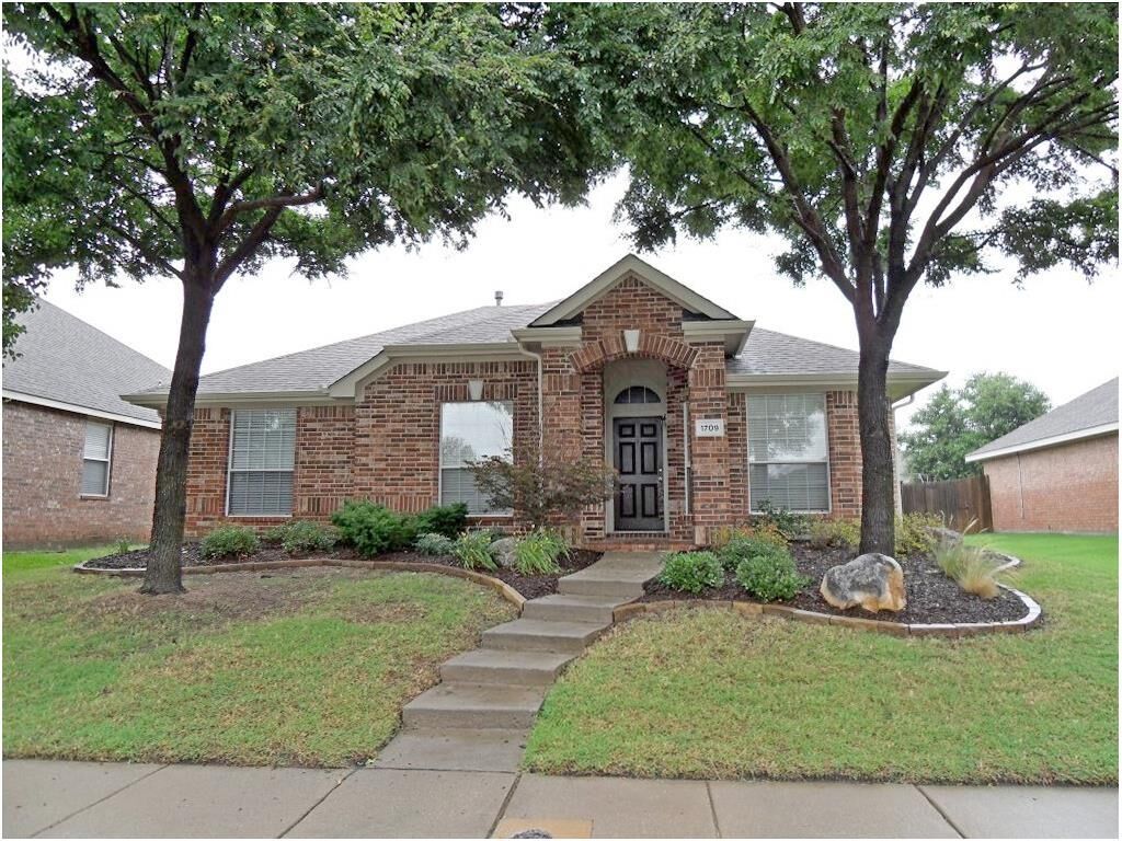 Property Photo:  1709 River Oaks Drive  TX 75002 