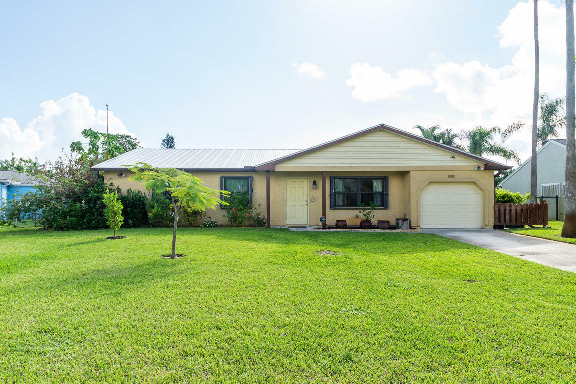 Property Photo:  1509 SE Balcourt Court  FL 34952 