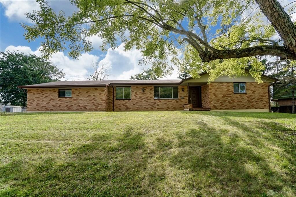 Property Photo: 826 Olympian Circle OH 45417