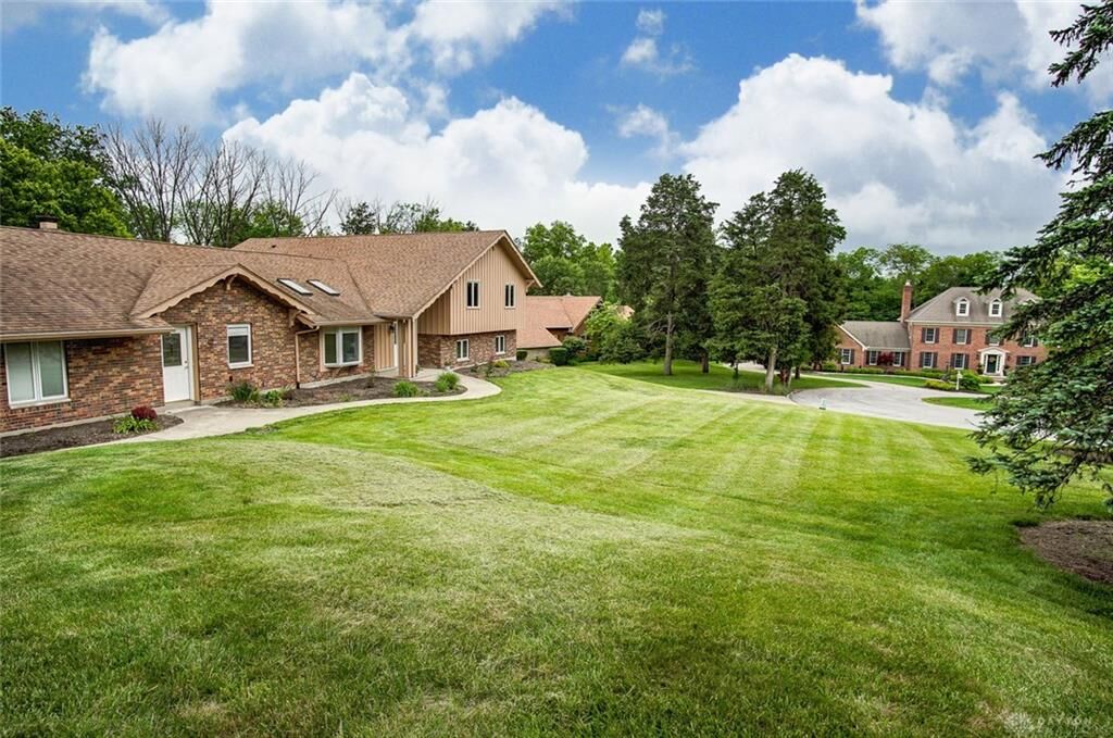 Property Photo: 6521 Cedarview Court OH 45459