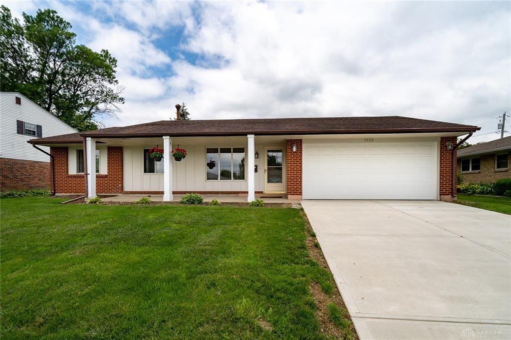 Property Photo: 1933 Southlawn Drive OH 45324