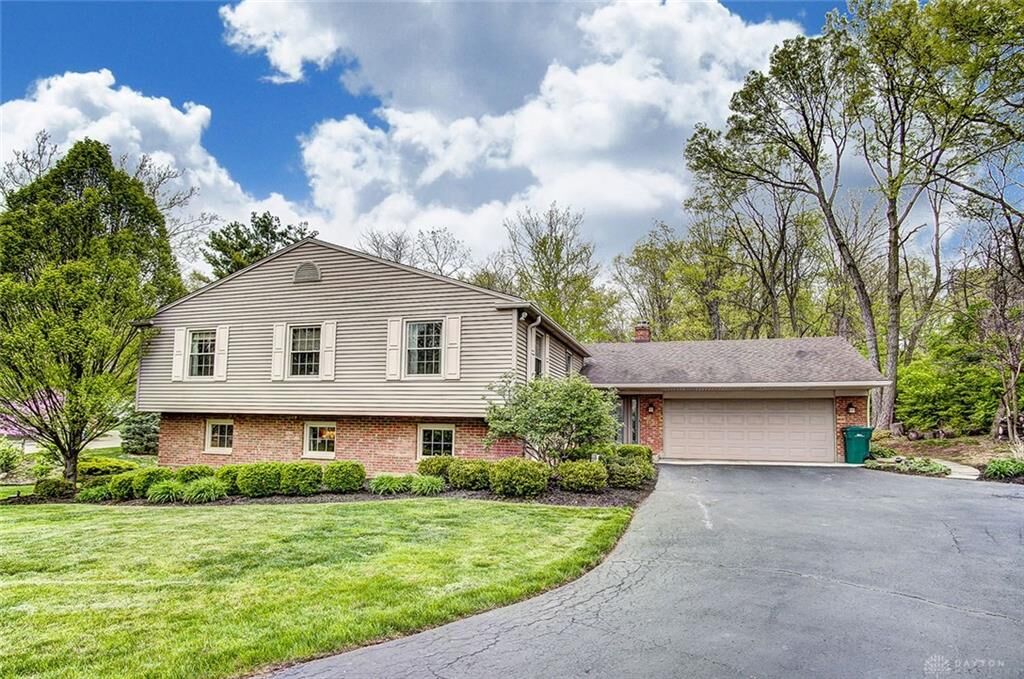 Property Photo: 6240 Seton Hill Place OH 45459