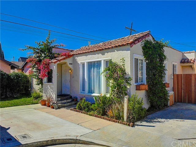 Property Photo: 1501 E Walnut Way CA 90813