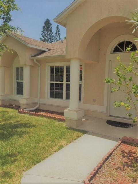 Property Photo: 349 SW Donna Terrace FL 34984