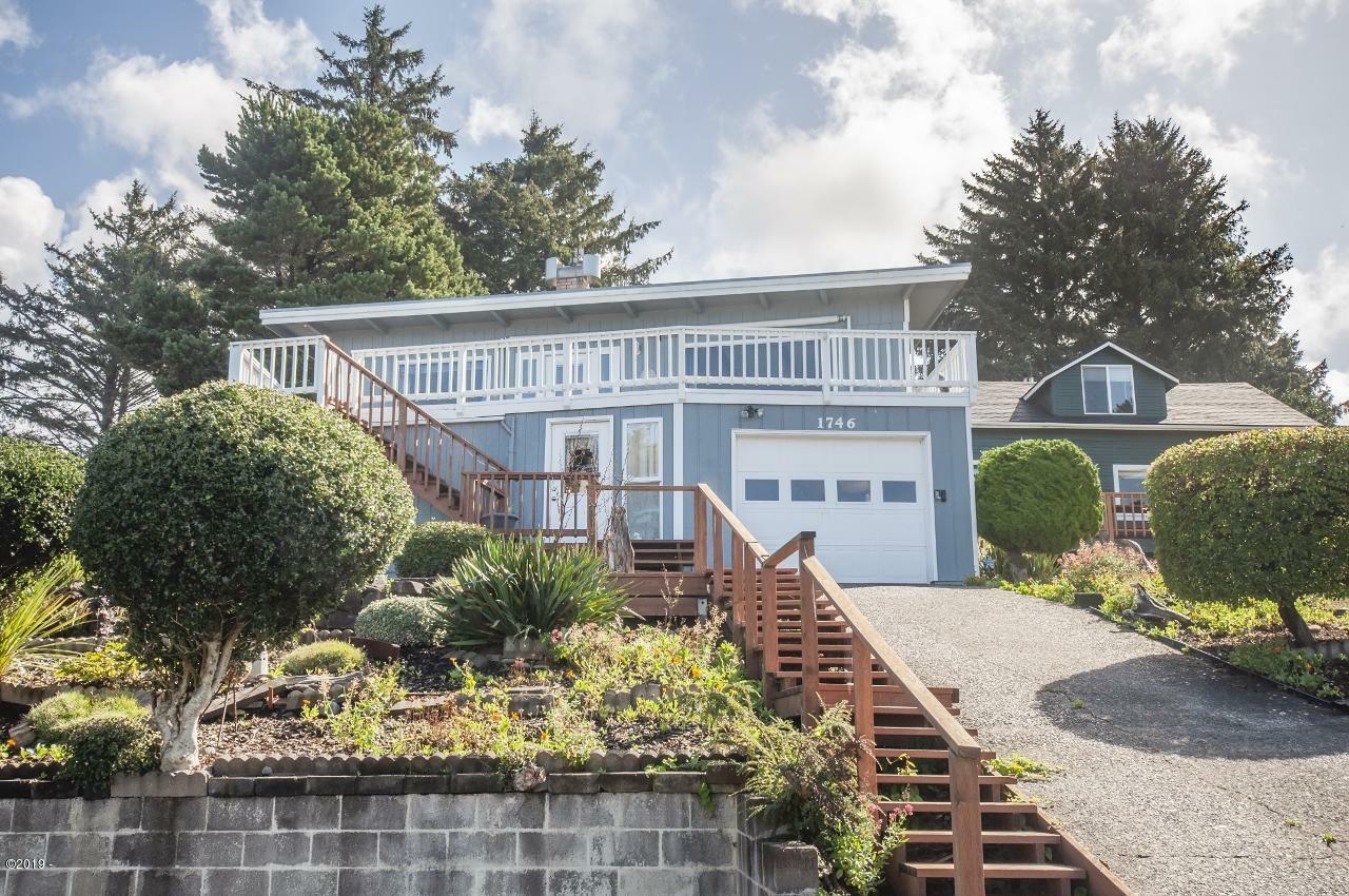 Property Photo: 1746 NE Lee Place OR 97367