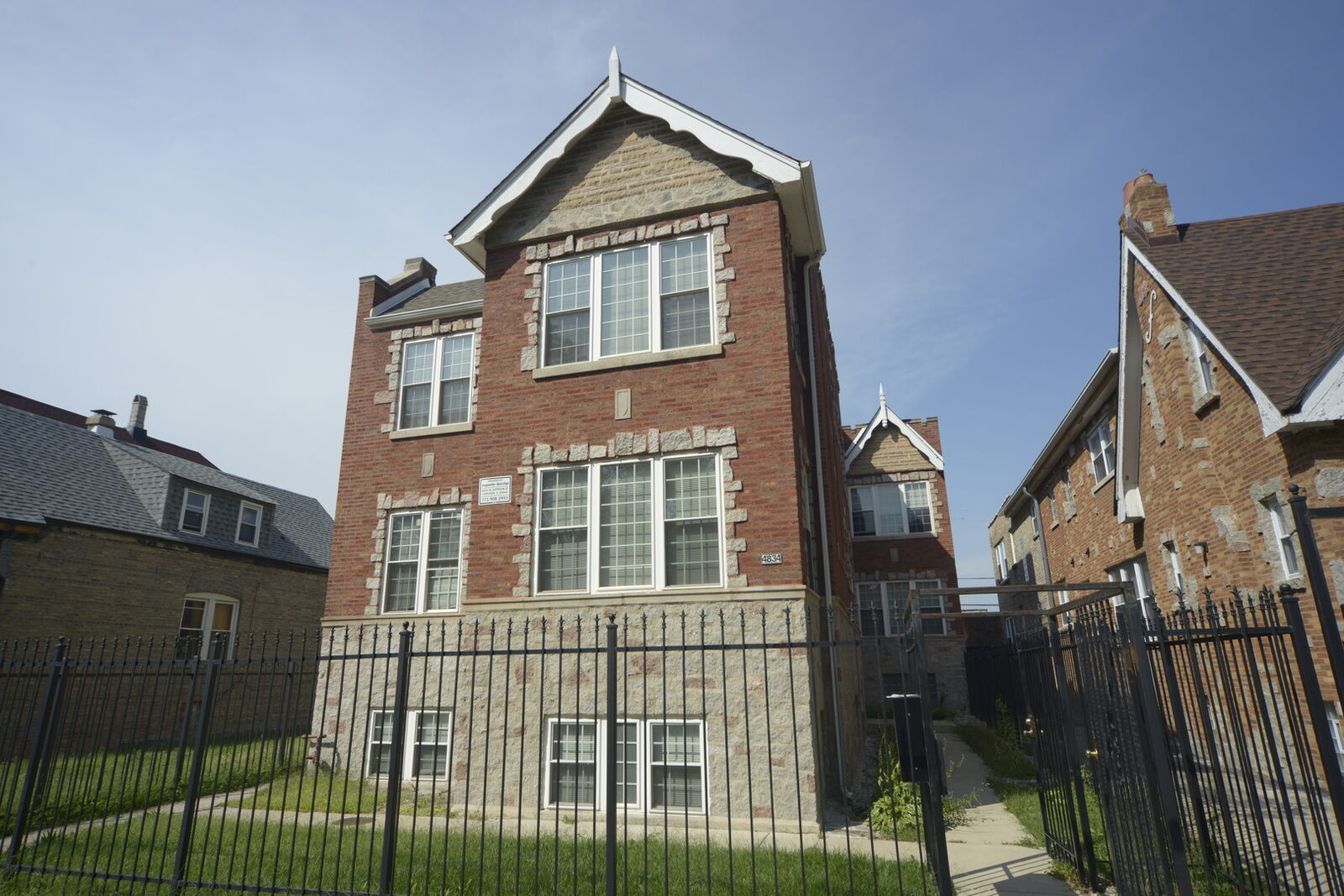 Property Photo: 4834 West Superior Street 2R IL 60644