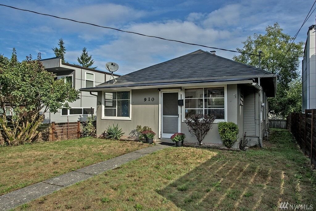 Property Photo:  910 SW Portland Street  WA 98106 