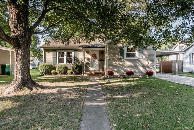 Property Photo:  1005 West Poplar Street   62258 