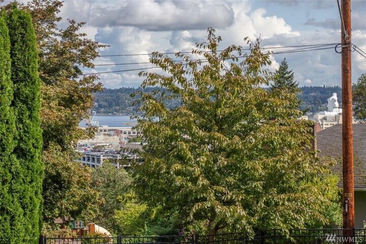 Property Photo: 211 S Summit Avenue WA 98312