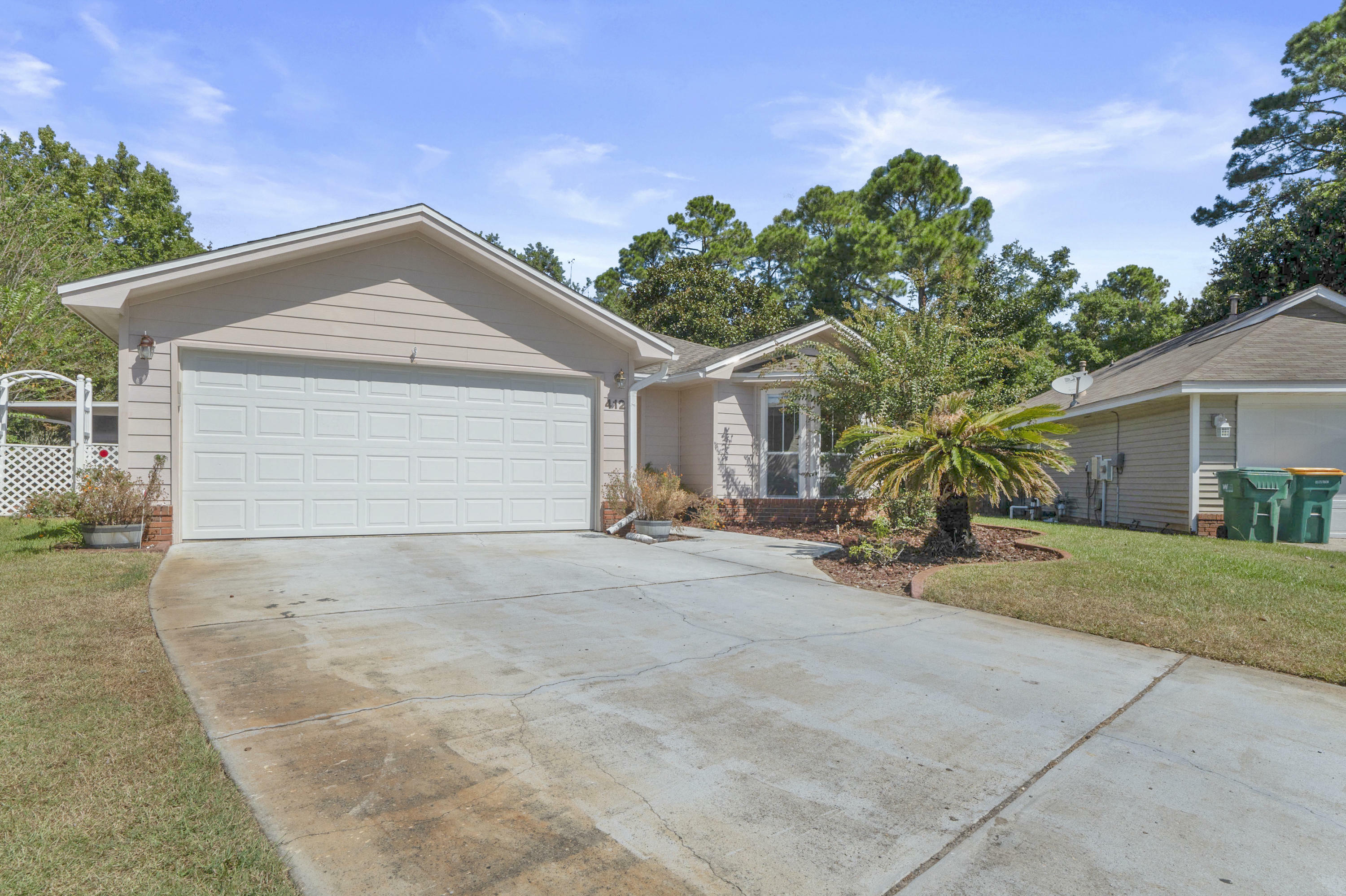 Property Photo:  412 Springate Court  FL 32569 