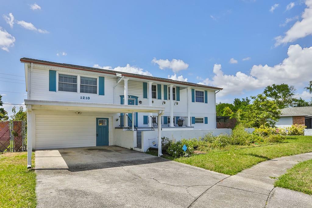 Property Photo:  1210 Baronwood Place  FL 33510 