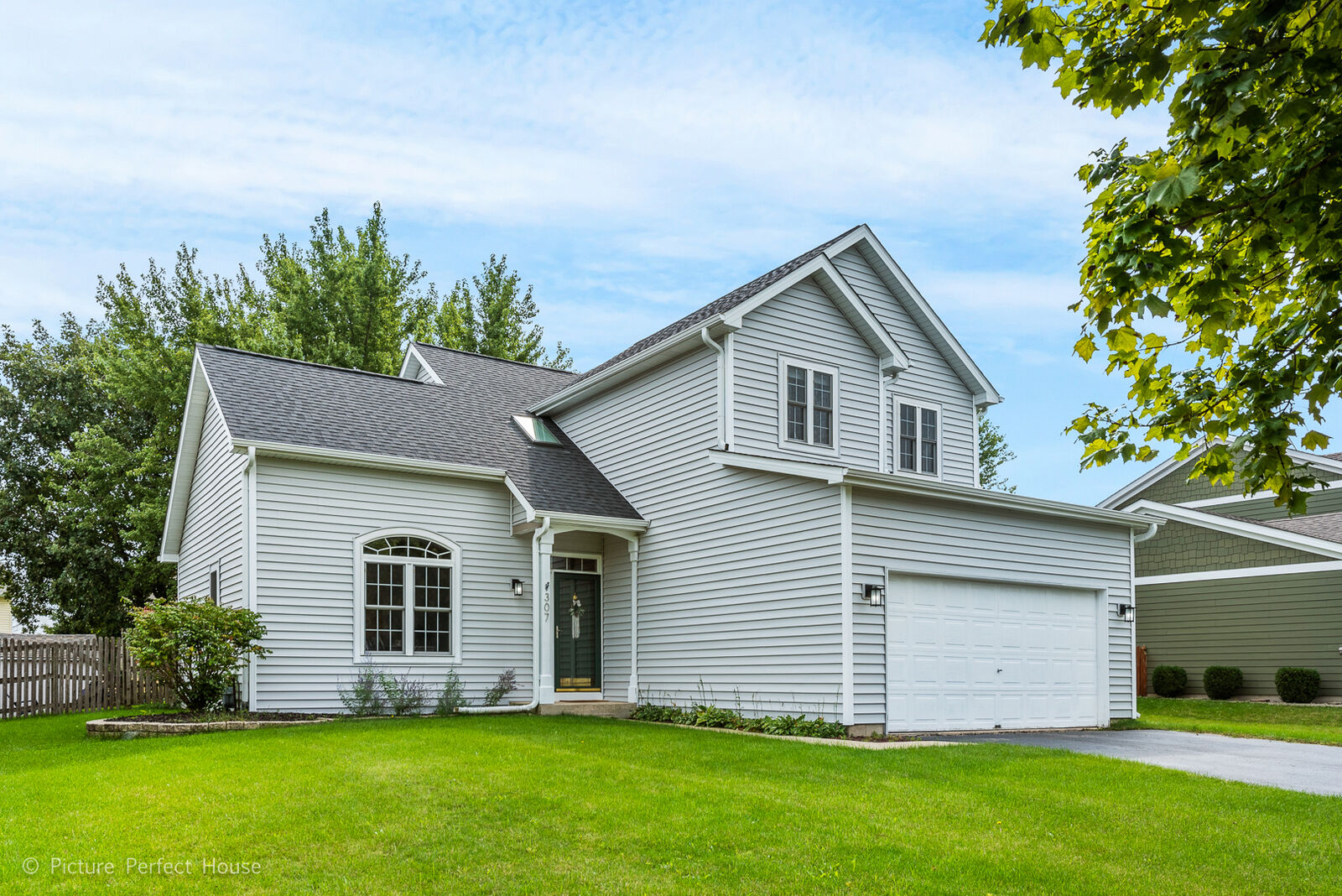Property Photo:  307 Magnolia Drive  IL 60542 