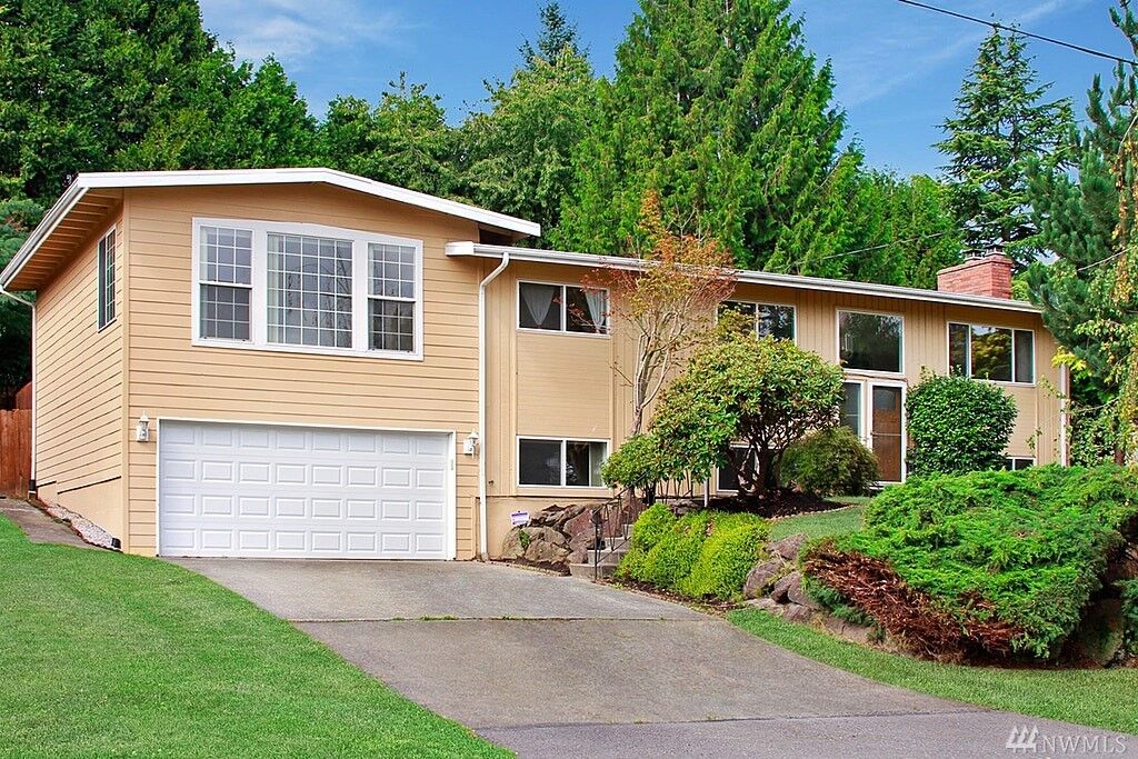 Property Photo:  509  Stevens Avenue NW  WA 98057 