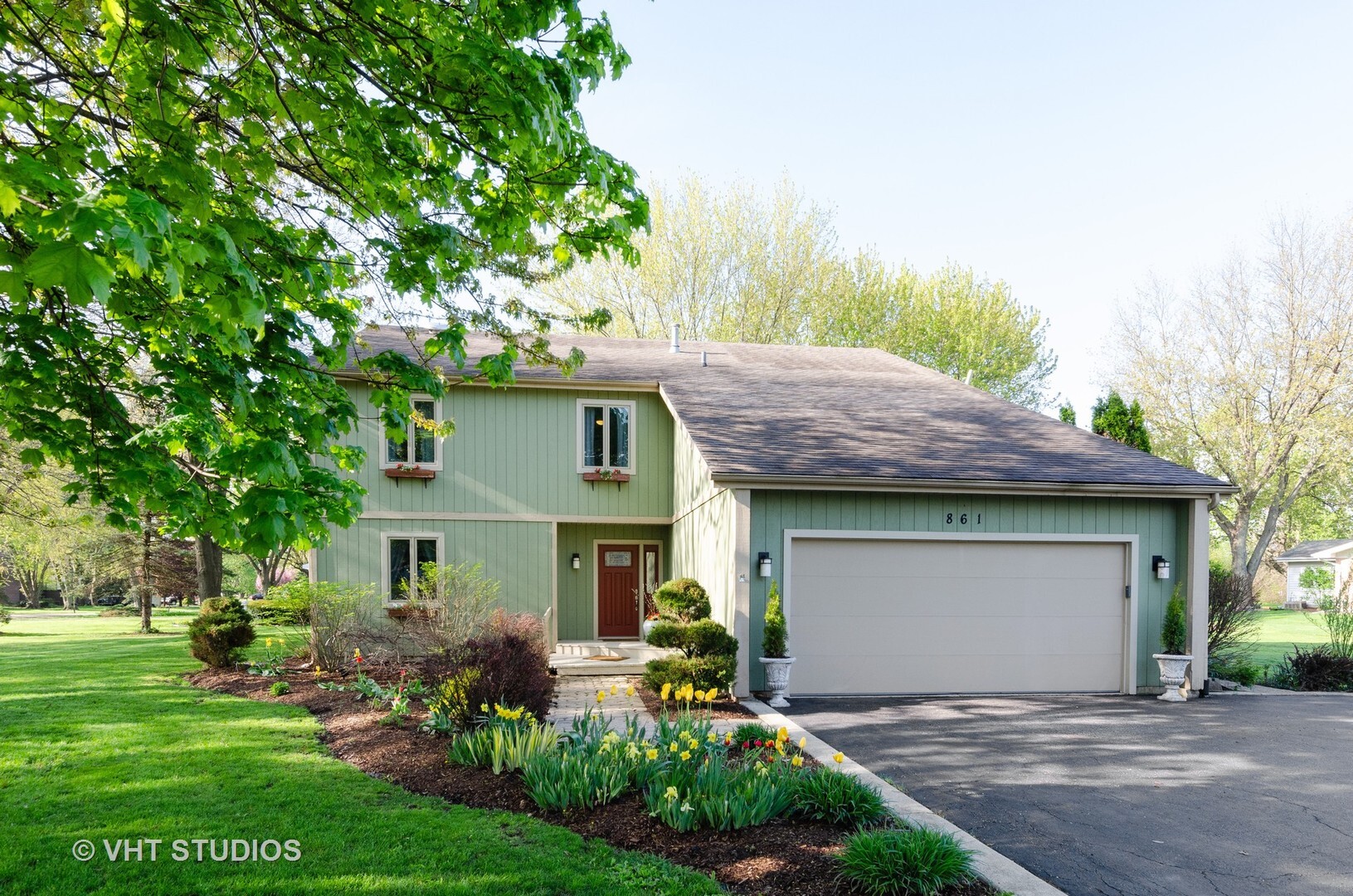 Property Photo: 861 Winmoor Drive IL 60118