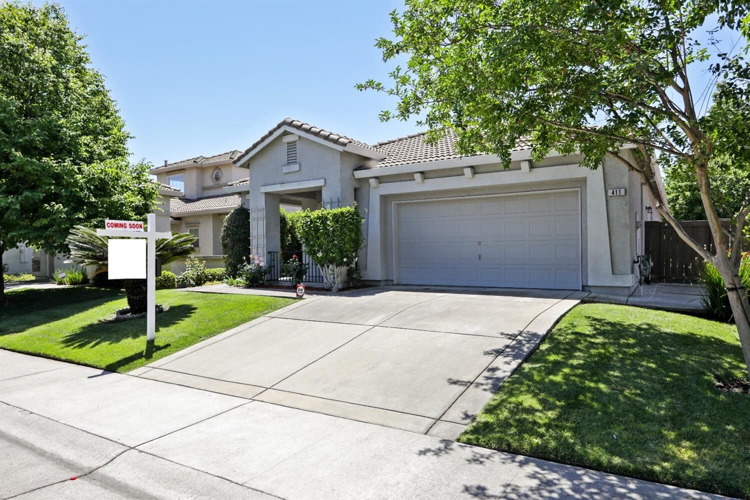 Property Photo: 411 Rick Heinrich Circle CA 95835