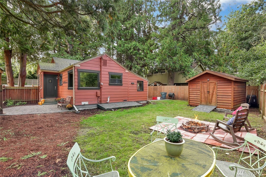 Property Photo:  410 40th St  WA 98229 