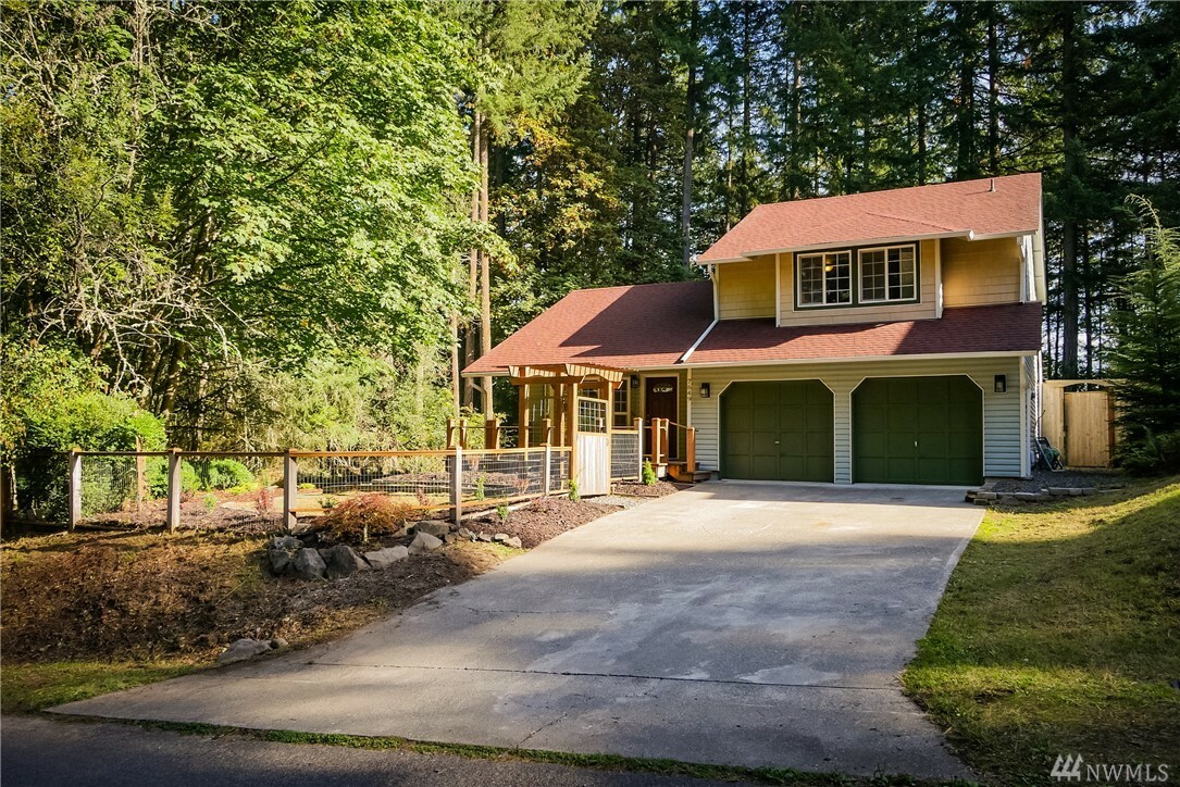 Property Photo:  7649 Kittiwake Dr SE  WA 98513 