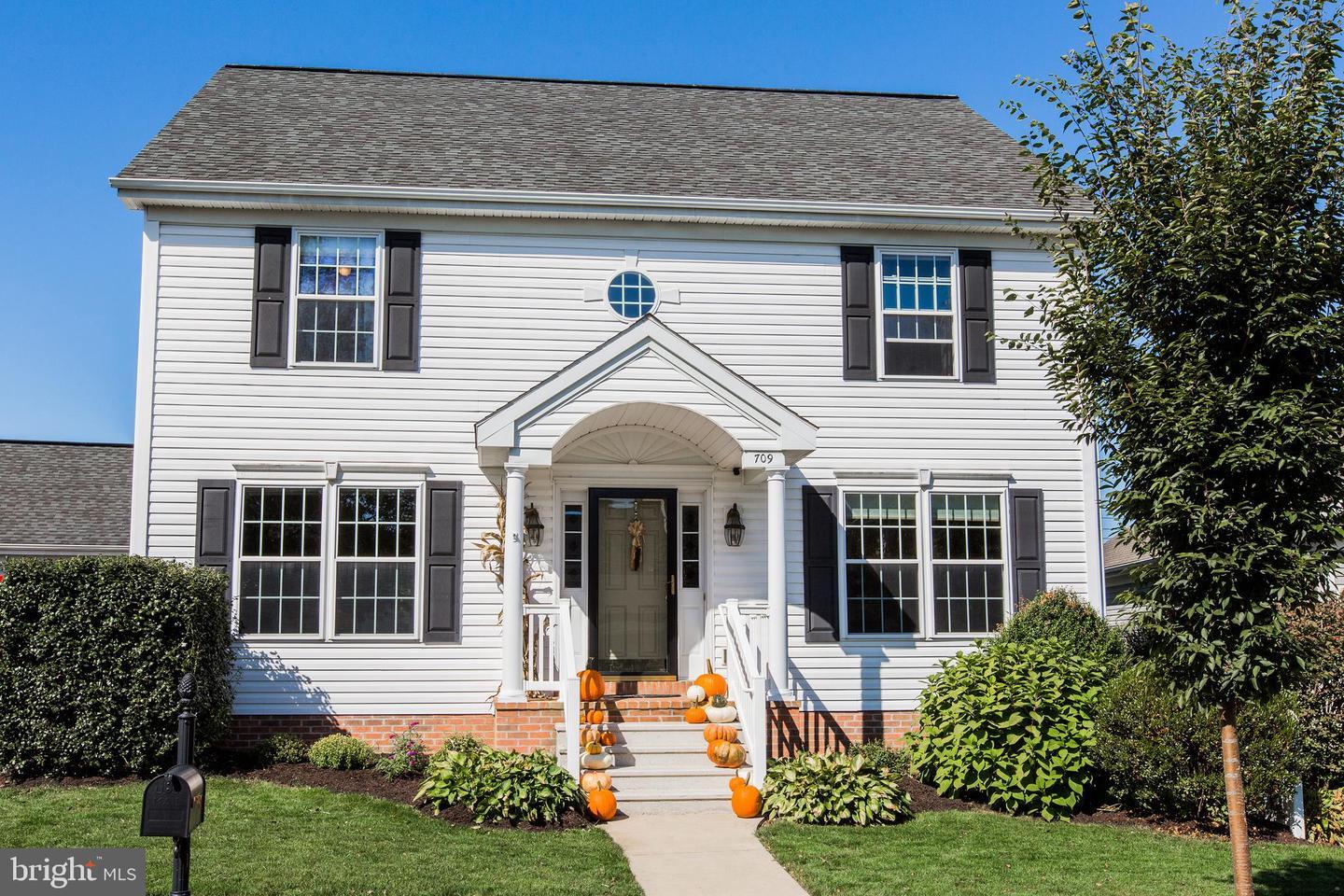 Property Photo: 709 Wallingford Road PA 17543