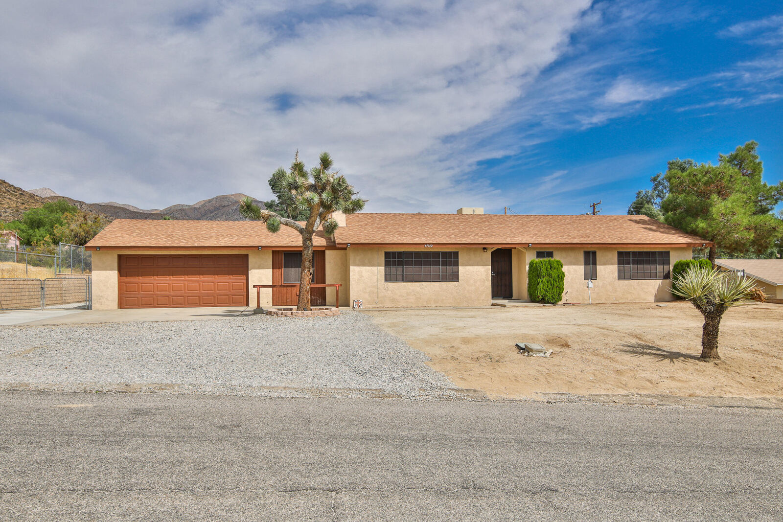 Property Photo:  49142 Park Avenue  CA 92256 