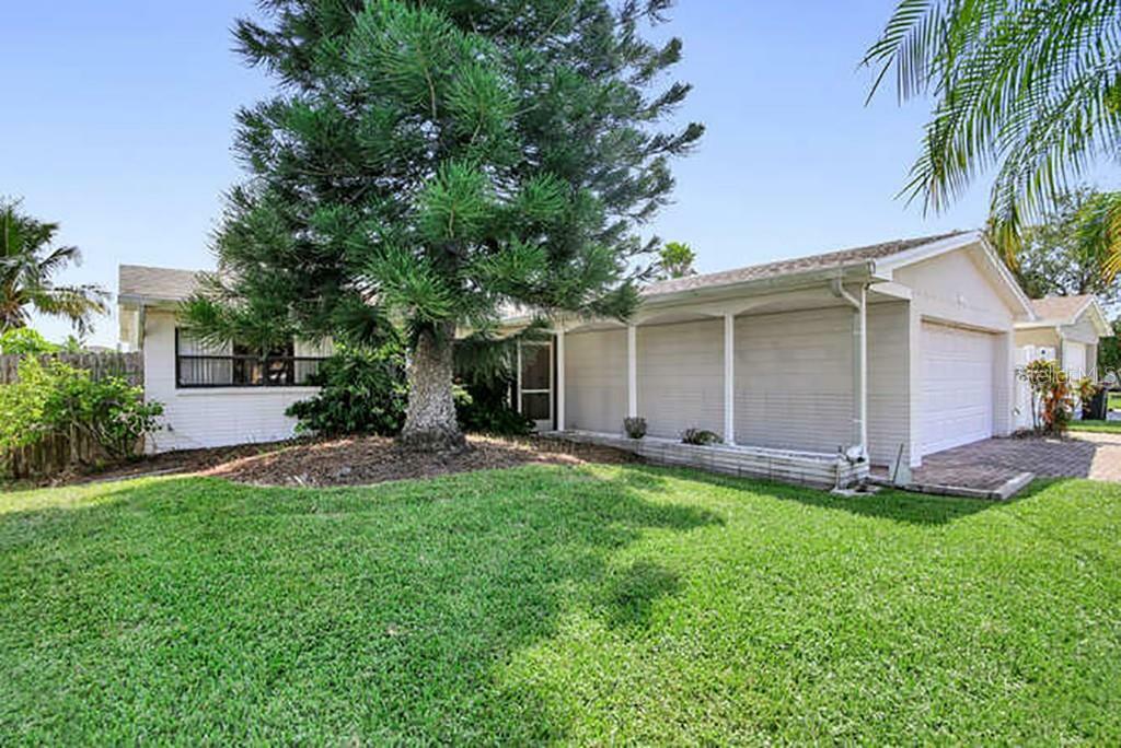 Property Photo:  563 Lillian Drive  FL 33708 