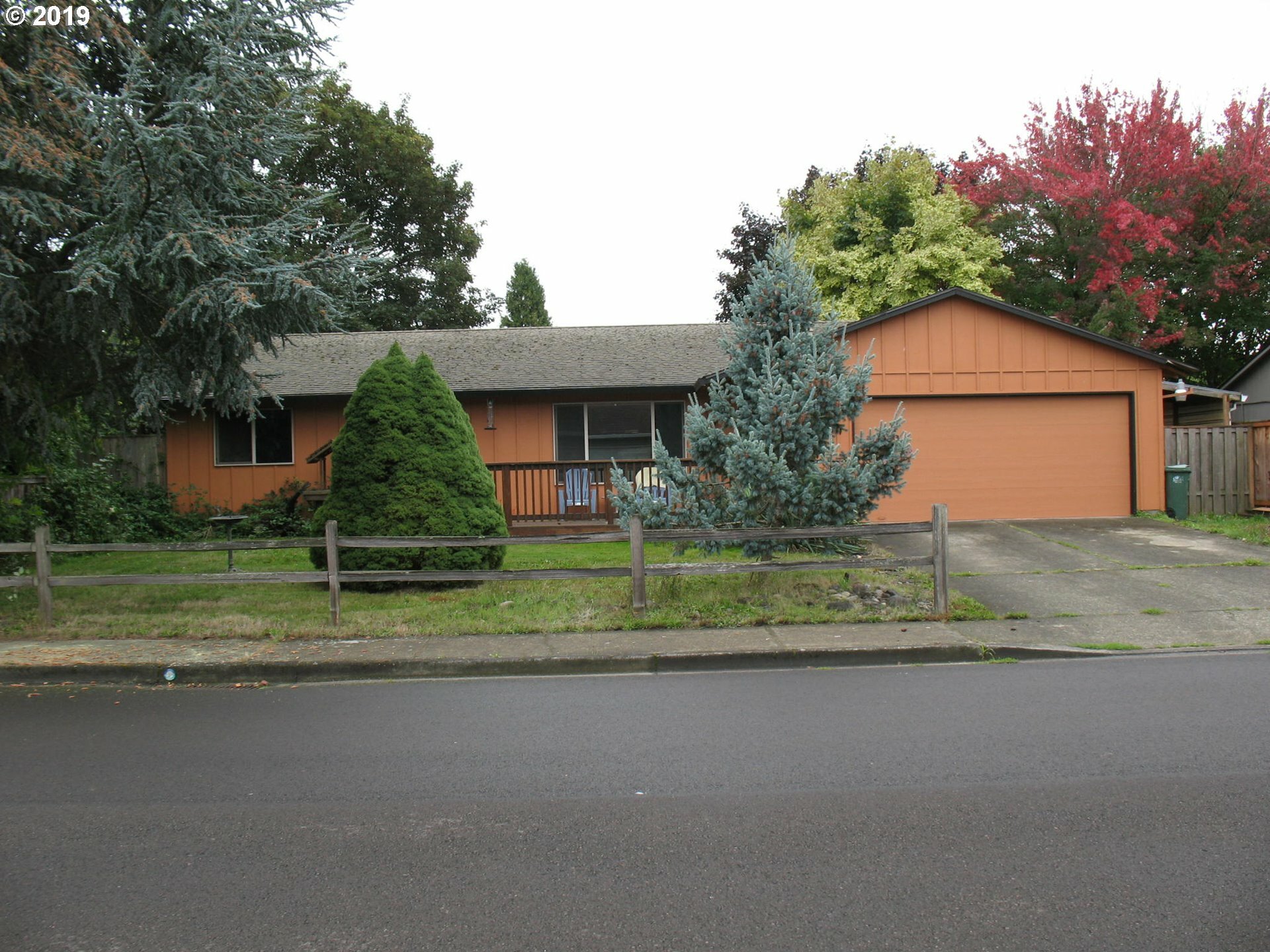 Property Photo: 850 NE Josephine St OR 97124