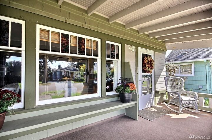 Property Photo:  116  K Street SE  WA 98002 