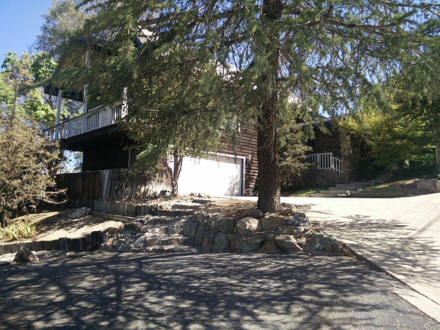 Property Photo:  947 N Scenic  CA 93257 