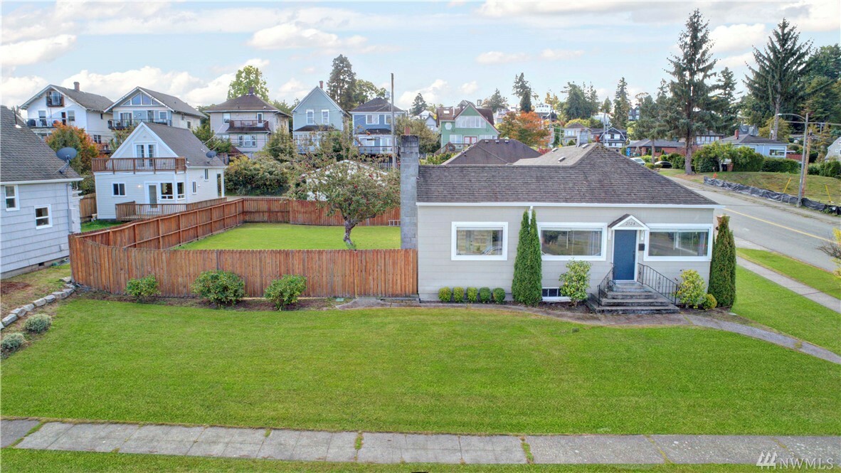 Property Photo:  2124 N 27th St  WA 98403 